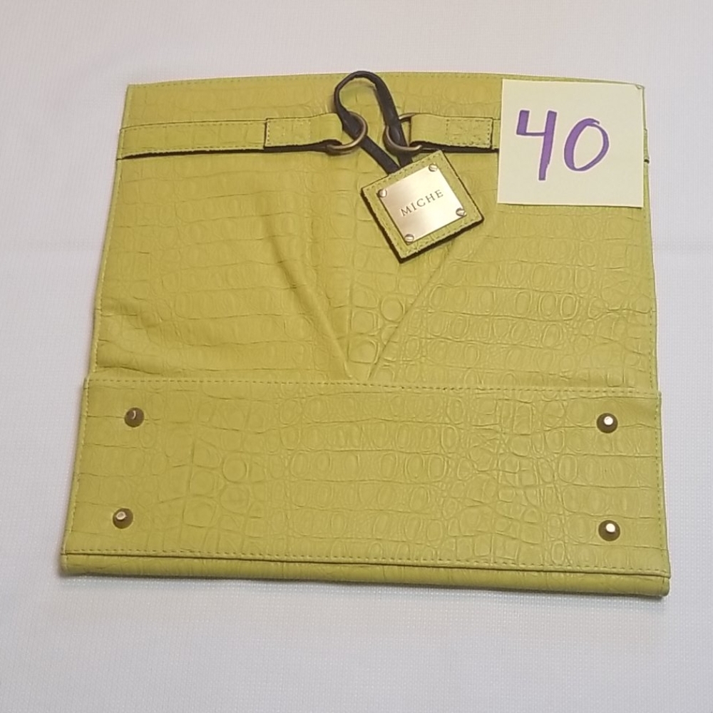 Yellow miche shell